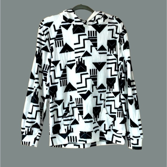 size small Obsessive Love geometric soft black and white fleece - Picture 1 of 5